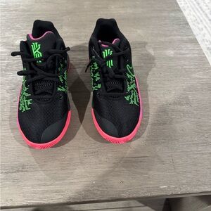 VNDS Nike Kyrie 4y flytrap 2